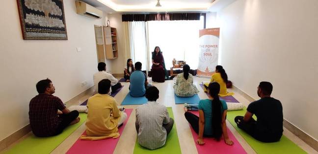 Mrs.-Nivedita-Interacting-With-The-Participants